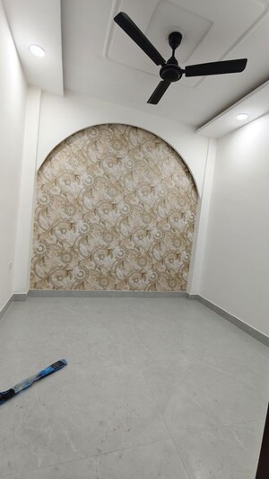 Furnished Amenities in 1 BHK Builder Floor at Govindpuri – for Sale