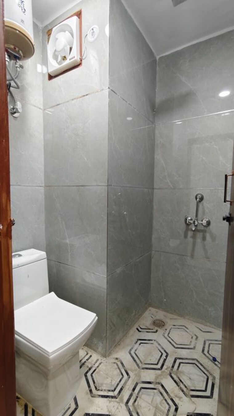 Bathroom, govindpuri 1 Bedroom 400 Sq.Ft. Builder Floor In Govindpuri Delhi 10312833