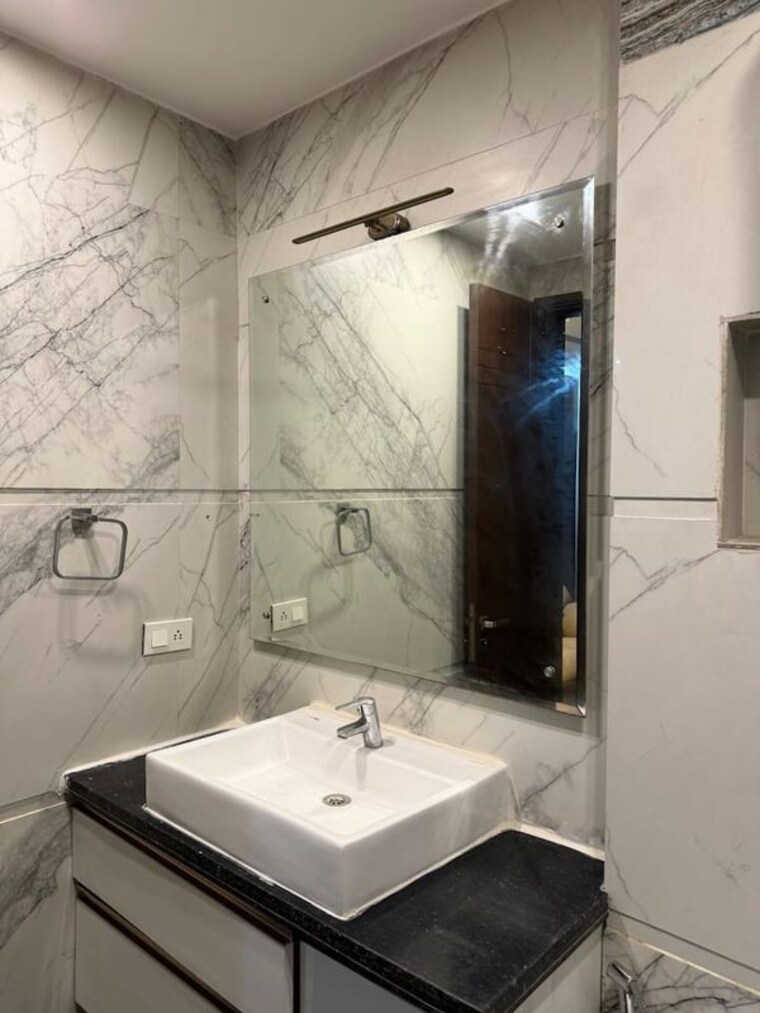Bathroom, emaar-mgf-the-palm-drive-studios 3 Bedroom 2200 Sq.Ft. Apartment In Sector 66 Gurgaon 10312836