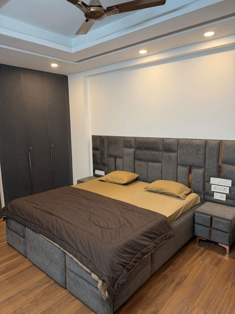 Bedroom, emaar-mgf-the-palm-drive-studios 3 Bedroom 2200 Sq.Ft. Apartment In Sector 66 Gurgaon 10312836