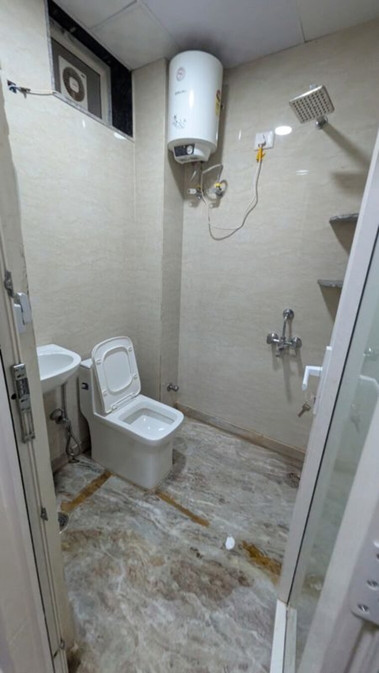 Bathroom, ardee-city 2 Bedroom 1200 Sq.Ft. Builder Floor In Sector 52 Gurgaon 10312856