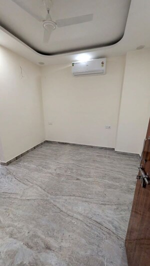 Room in 2 BHK Builder Floor at Ardee City, Sector 52 – for Rent
