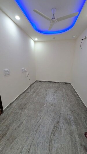 Room in 2 BHK Builder Floor at Ardee City, Sector 52 – for Rent