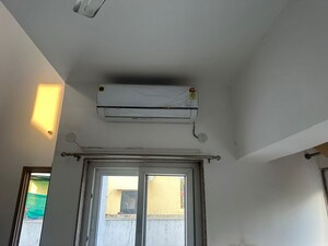 Furnished Amenities in 3 BHK Apartment at Brahmaputra Shopping Complex, Sector 29 – for Rent