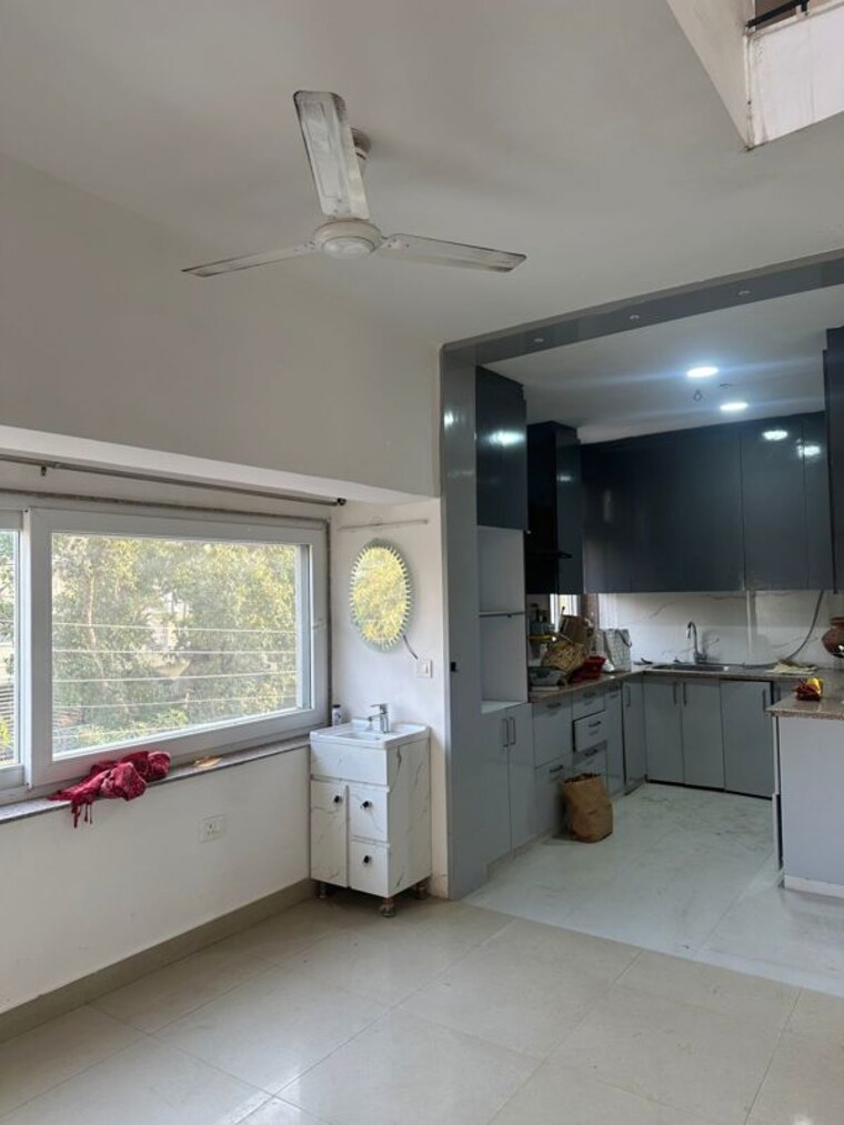 Kitchen, brahmaputra-shopping-complex 3 Bedroom 1850 Sq.Ft. Apartment In Sector 29 Noida 10312863