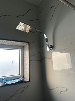 Furnished Amenities in 3 BHK Apartment at Brahmaputra Shopping Complex, Sector 29 – for Rent