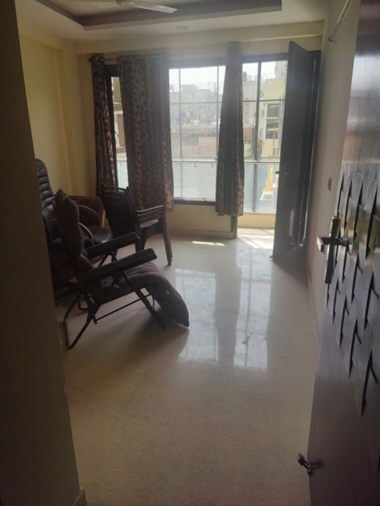 Living Room, gautam nagar 4 Bedroom 200 Sq.Yd. Builder Floor In Gautam Nagar Delhi 10312962