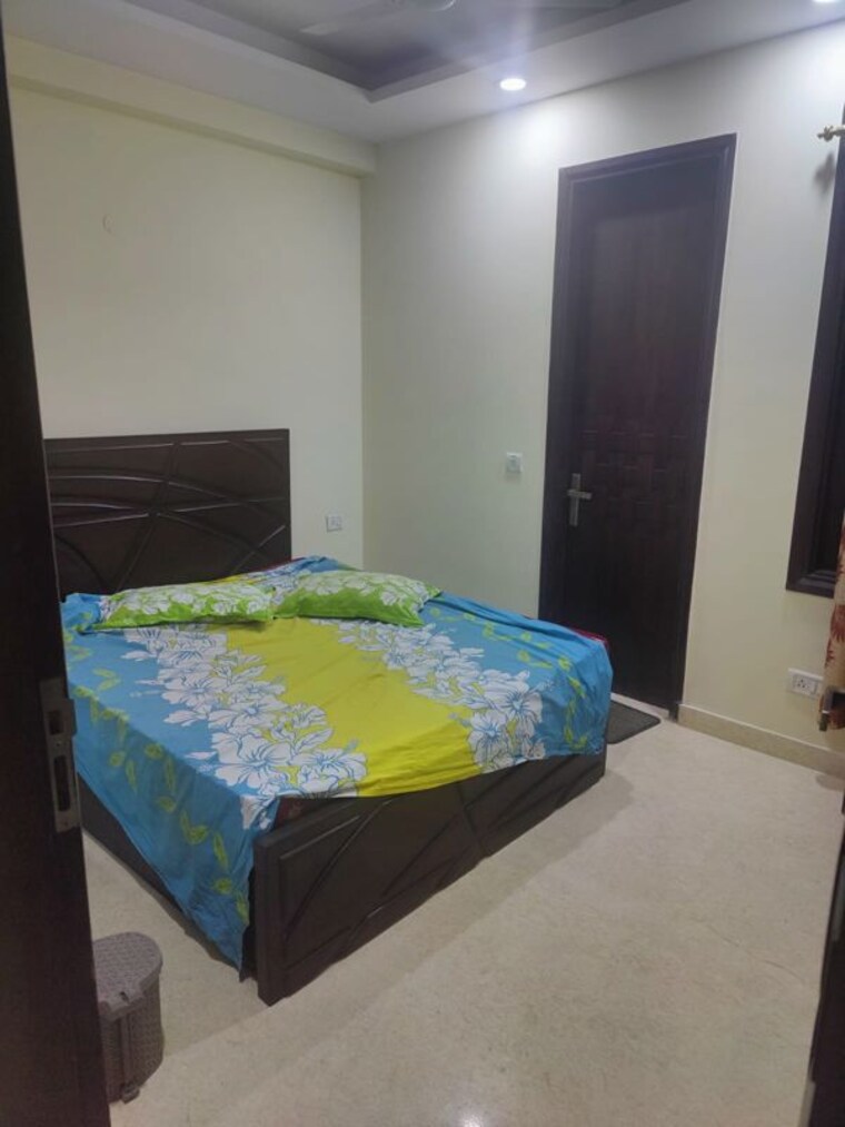 Bedroom, gautam nagar 4 Bedroom 200 Sq.Yd. Builder Floor In Gautam Nagar Delhi 10312962