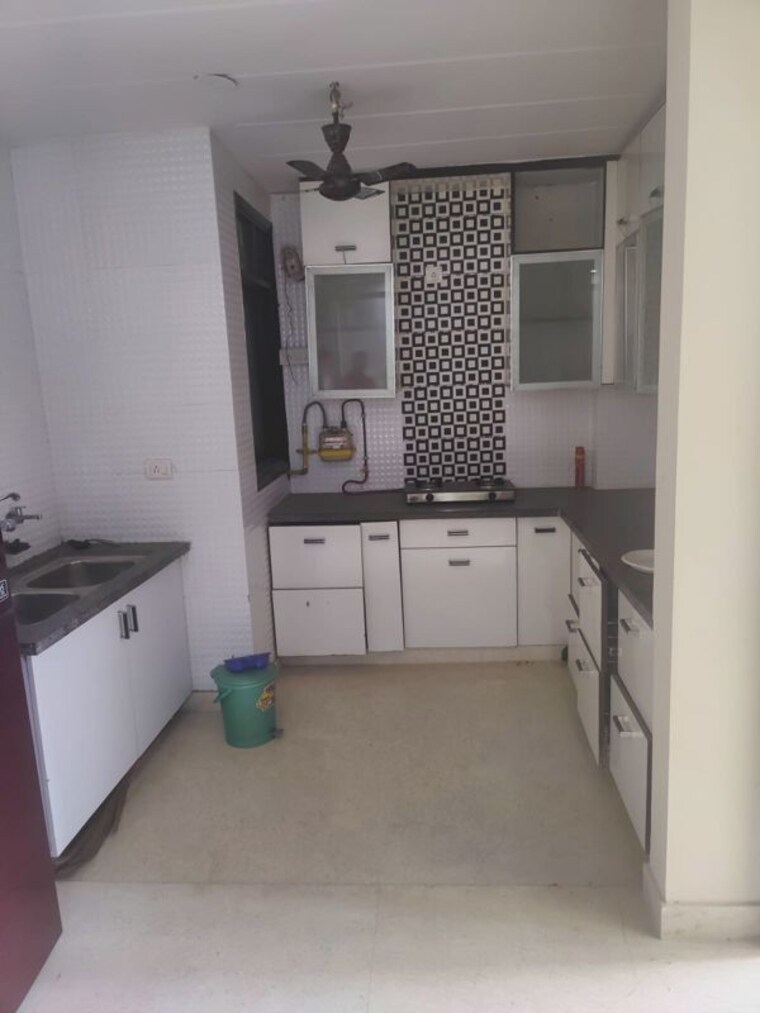 Kitchen, gautam nagar 4 Bedroom 200 Sq.Yd. Builder Floor In Gautam Nagar Delhi 10312962