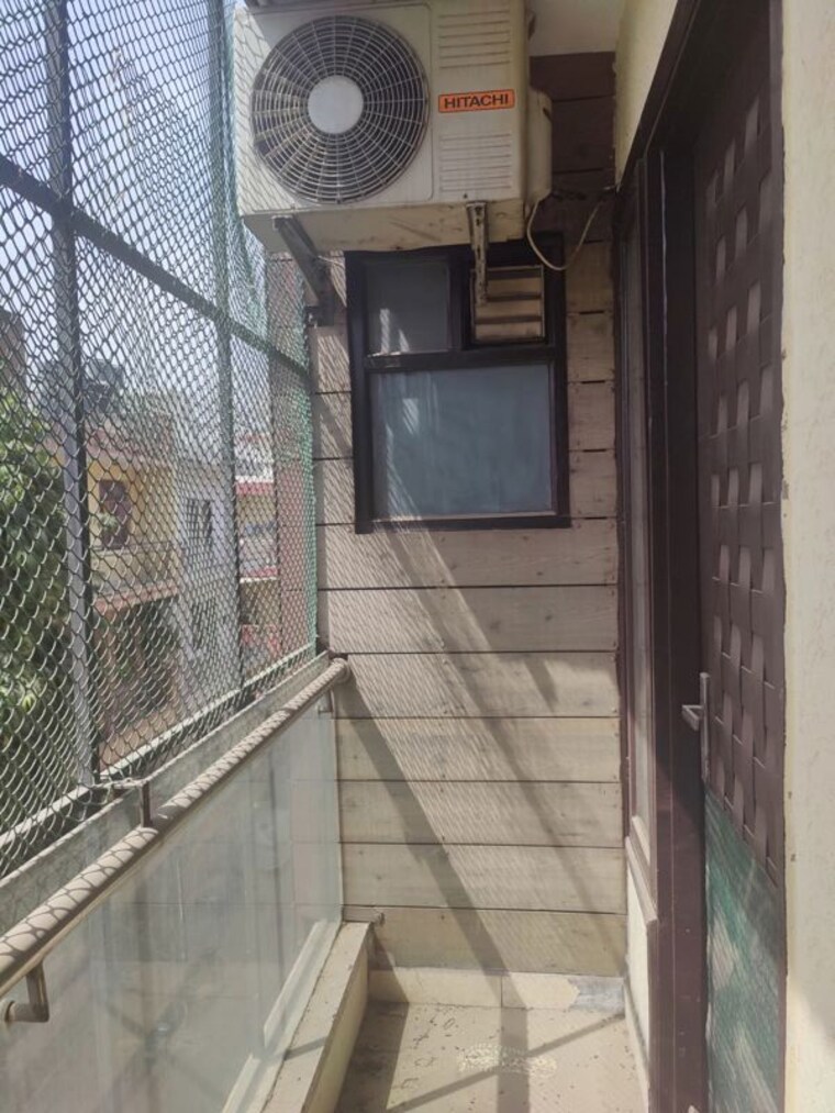 Balcony, gautam nagar 4 Bedroom 200 Sq.Yd. Builder Floor In Gautam Nagar Delhi 10312962