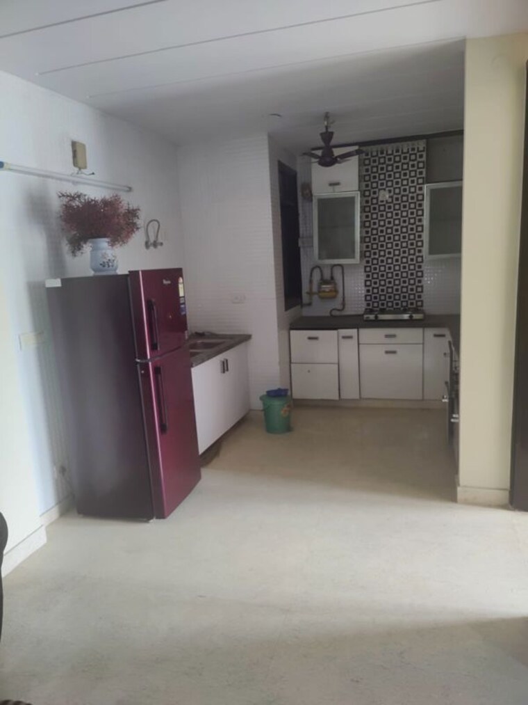 Room, gautam nagar 4 Bedroom 200 Sq.Yd. Builder Floor In Gautam Nagar Delhi 10312962