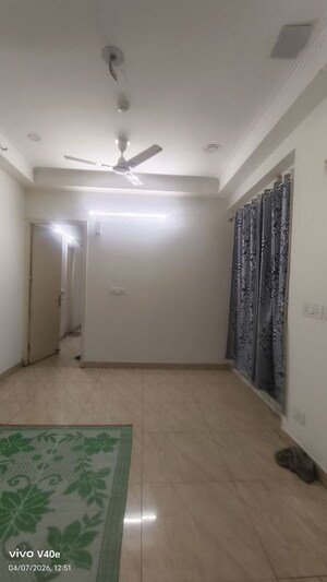 Room in 2 BHK Apartment at Gaur City 7th Avenue, Sector 4 Greater Noida – for Rent