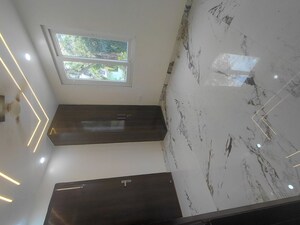 Furnished Amenities in 3 BHK Builder Floor at Janakpuri – for Sale