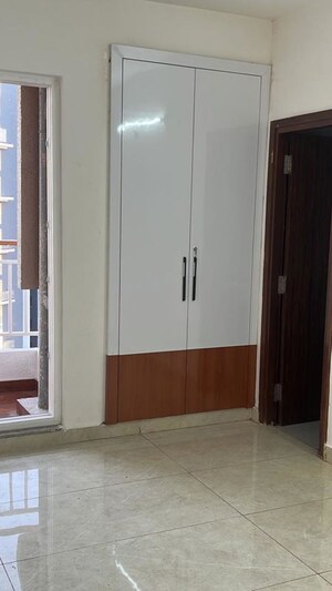 Room in 3.5 BHK Apartment at Rishita Mulberry Heights, Sushant Golf City – for Rent