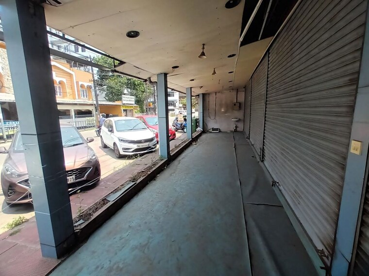 Balcony, elamkulam Commercial Showroom 1000 Sq.Ft. In Elamkulam Kochi 10313013