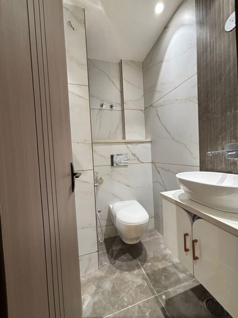 Bathroom, nawada 3 Bedroom 900 Sq.Ft. Apartment In Nawada Delhi 10313039