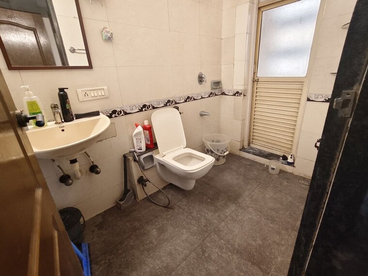 Bathroom, interface-building 2 Bedroom 780 Sq.Ft. Apartment In Malad West Mumbai 10313045