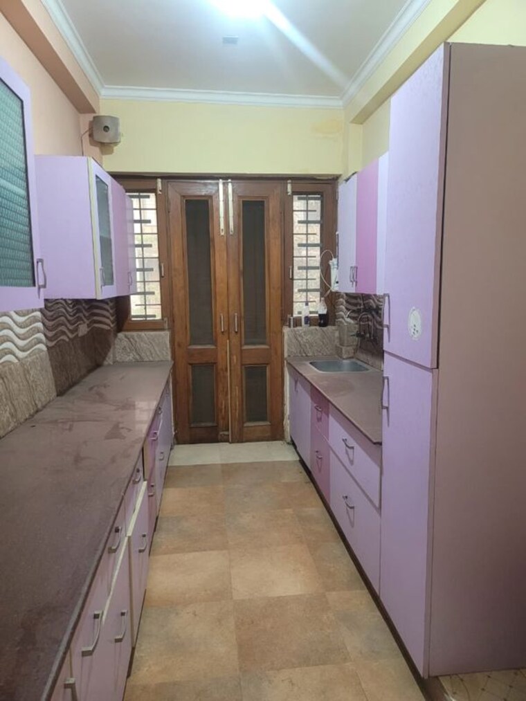 Room, sushant lok i 3 Bedroom 215 Sq.Yd. Builder Floor In Sushant Lok I Gurgaon 10313009