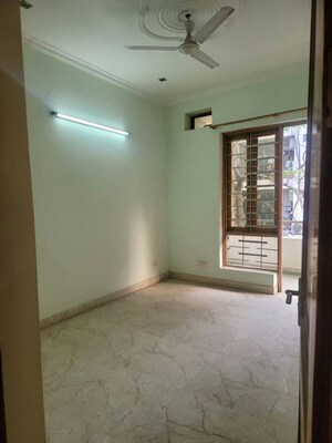 Room in 3 BHK Builder Floor at Sushant Lok I – for Rent