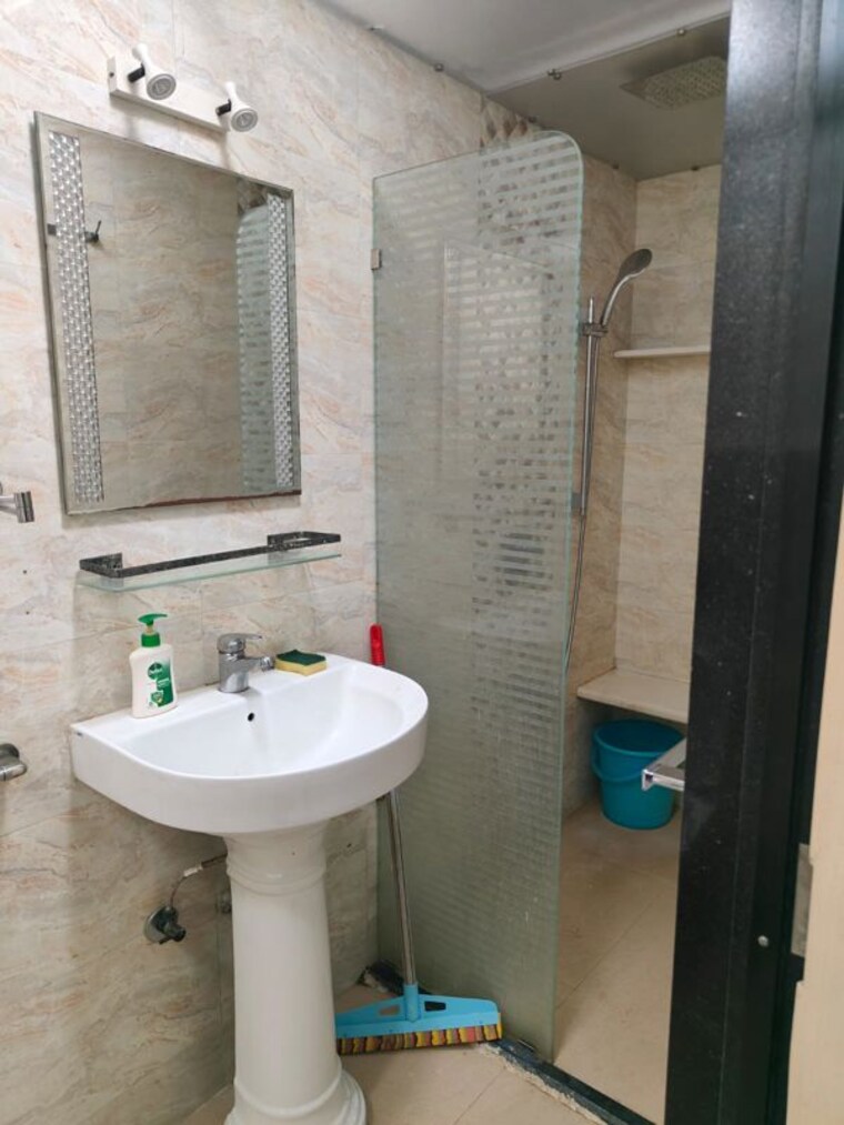 Bathroom, wood-rose-chs 2 Bedroom 1000 Sq.Ft. Apartment In Andheri West Mumbai 10313067