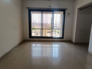 Room in 2 BHK Apartment at Miracle Heights, Kopar Khairane – for Sale