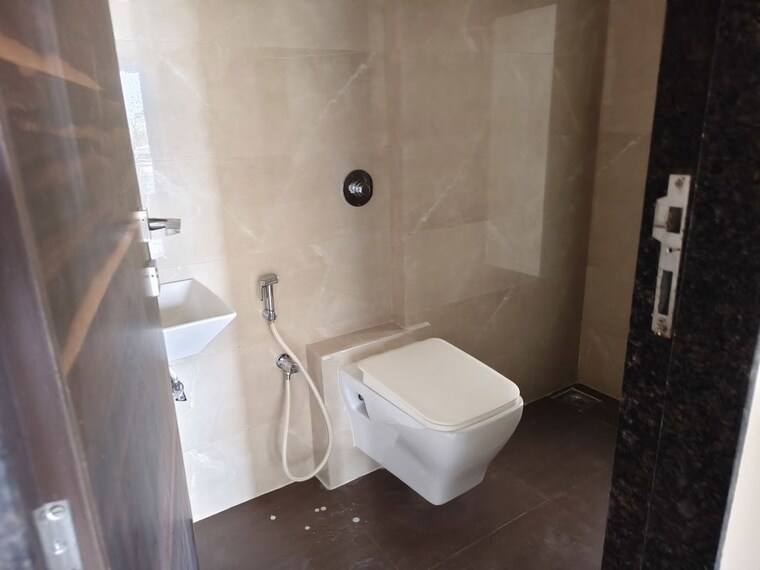 Bathroom, gurukrupa-marina-enclave 2 Bedroom 729 Sq.Ft. Apartment In Malad West Mumbai 10313102