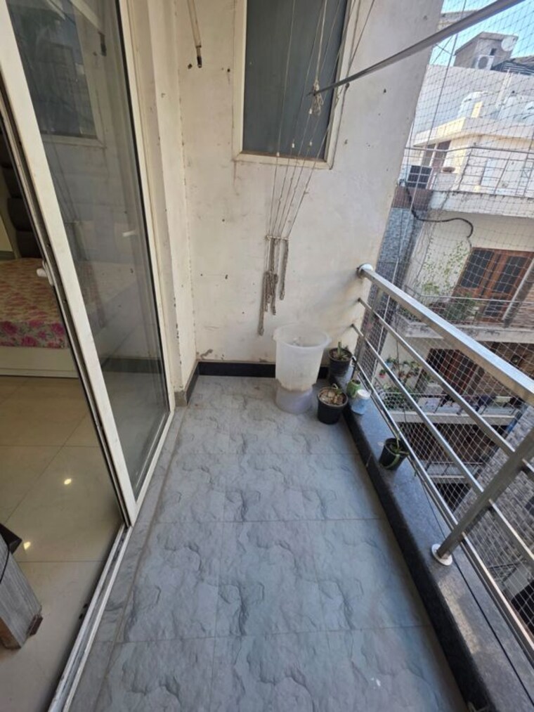 Balcony, qutub-plaza 2 Bedroom 200 Sq.Yd. Builder Floor In Sector 26 Gurgaon 10313125