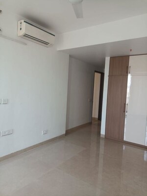 Room in 4 BHK Apartment at Emaar Orange Castle, Gomti Nagar – for Rent