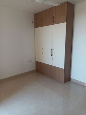 Room in 4 BHK Apartment at Emaar Orange Castle, Gomti Nagar – for Rent