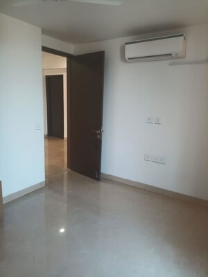 Room in 4 BHK Apartment at Emaar Orange Castle, Gomti Nagar – for Rent