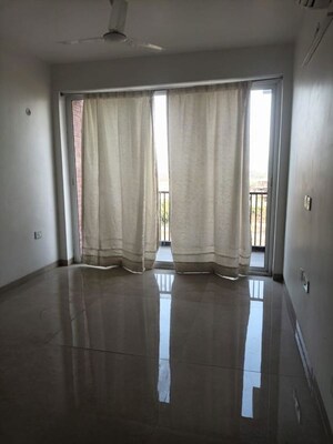 Room in 4 BHK Apartment at Emaar Orange Castle, Gomti Nagar – for Rent