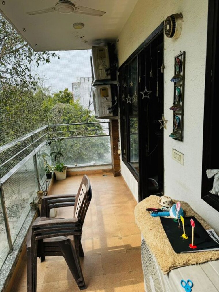 Balcony, sushant lok i 3 Bedroom 215 Sq.Yd. Builder Floor In Sushant Lok I Gurgaon 10313096