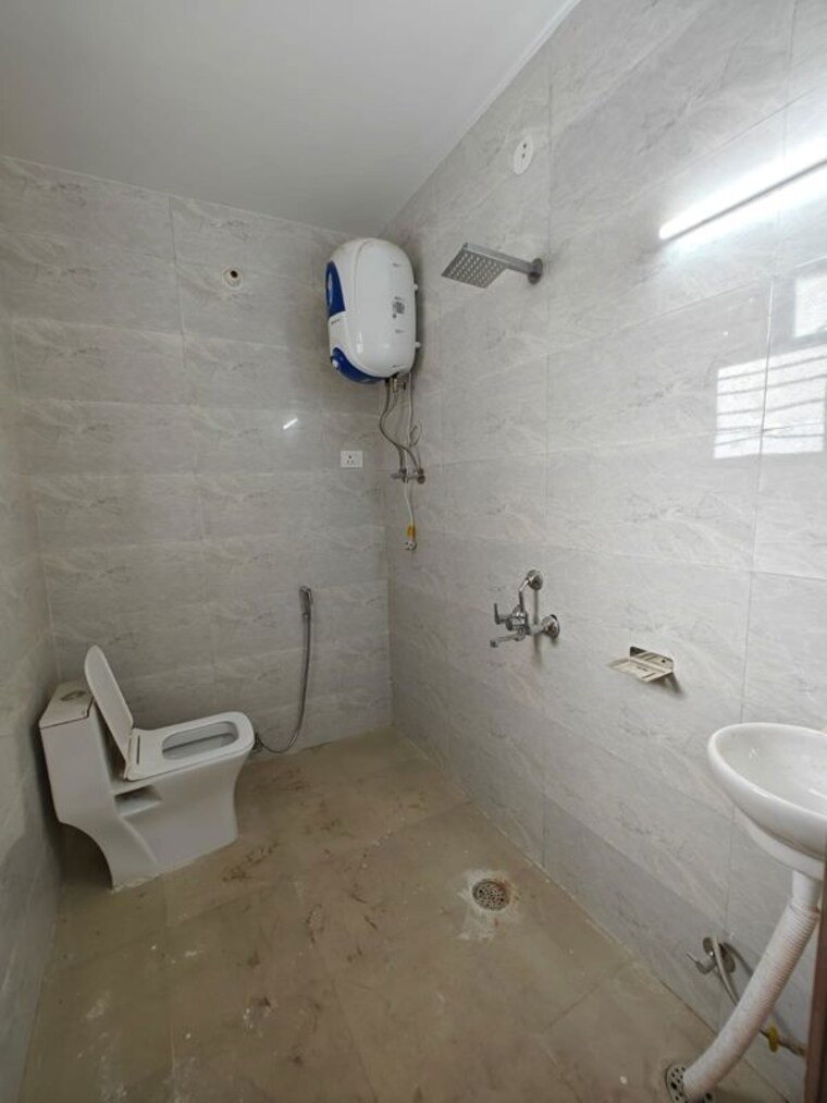 Bathroom, sector 57 3 Bedroom 200 Sq.Yd. Builder Floor In Sector 57 Gurgaon 10313149