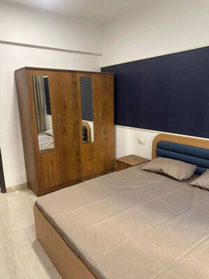 Bedroom in 2 BHK Apartment at Andheri West – for Rent