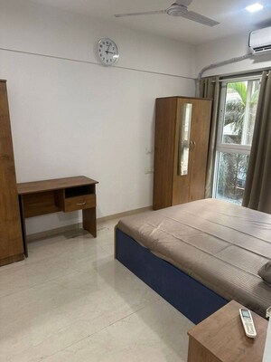 Bedroom in 2 BHK Apartment at Andheri West – for Rent
