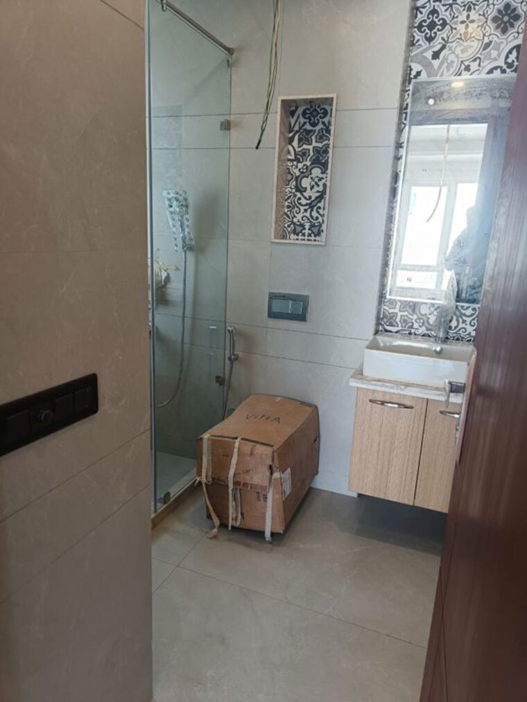 Bathroom, green park extension 4 Bedroom 300 Sq.Yd. Builder Floor In Green Park Extension Delhi 10313301