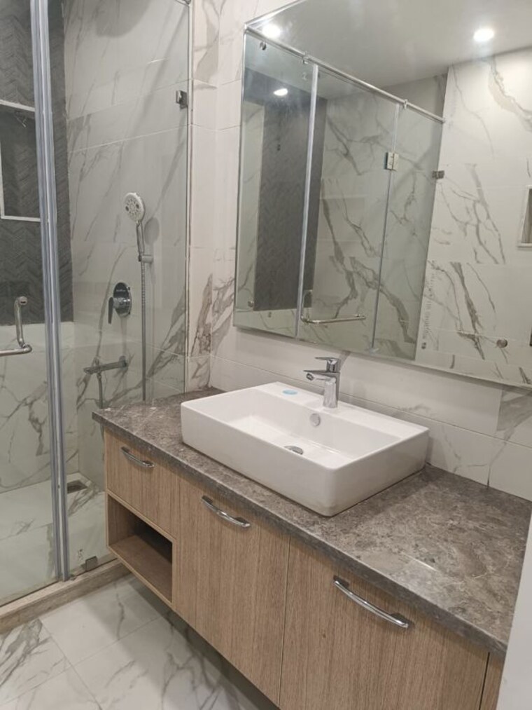 Bathroom, green park extension 4 Bedroom 300 Sq.Yd. Builder Floor In Green Park Extension Delhi 10313301