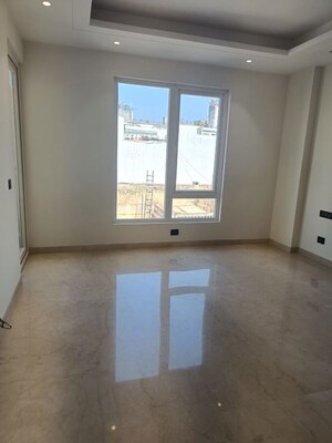 Room in 4 BHK Builder Floor at Green Park Extension – for Rent