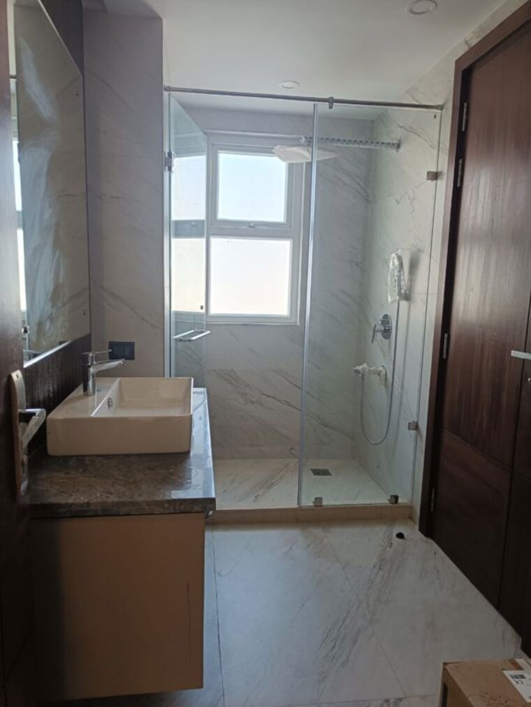Bathroom, green park extension 4 Bedroom 300 Sq.Yd. Builder Floor In Green Park Extension Delhi 10313301