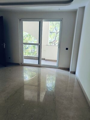 Room in 4 BHK Builder Floor at Green Park Extension – for Rent