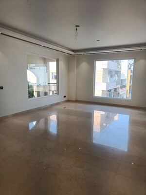 Room in 4 BHK Builder Floor at Green Park Extension – for Rent