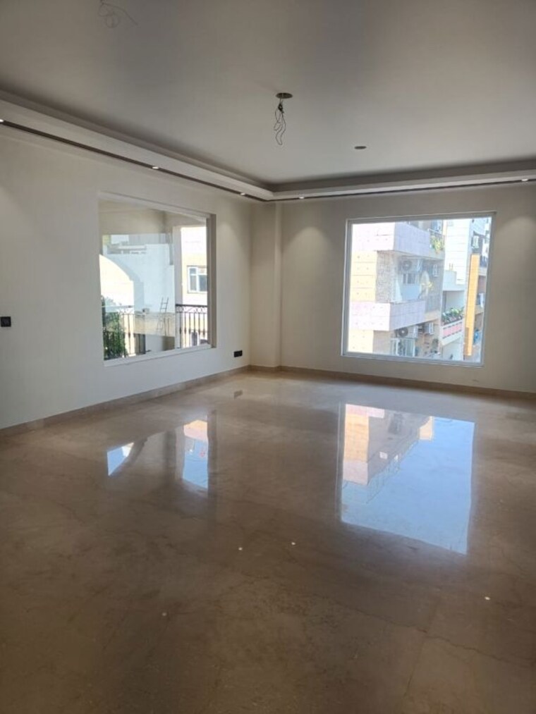 Room, green park extension 4 Bedroom 300 Sq.Yd. Builder Floor In Green Park Extension Delhi 10313301