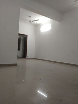 Room in 4 BHK Builder Floor at Green Park Extension – for Rent