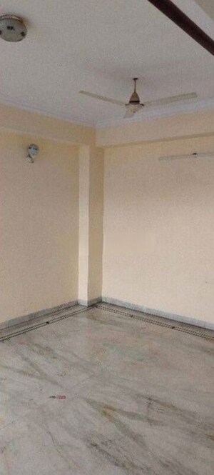 Room in 3 BHK Apartment at Rohtas Pashupati Apartments, Butler Colony – for Rent