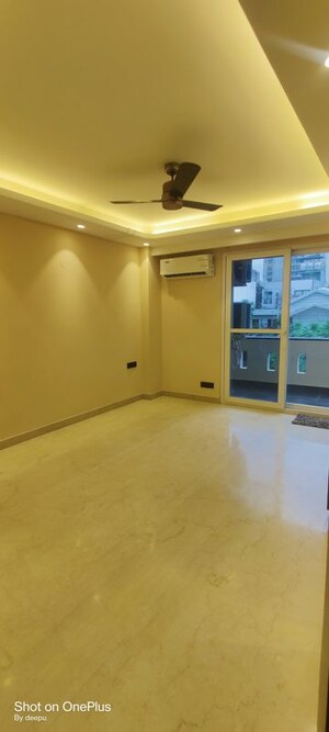Room in 3 BHK Builder Floor at Sector 25 – for Rent