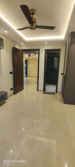 Room in 3 BHK Builder Floor at Sector 25 – for Rent