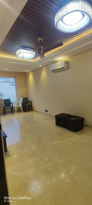 Living Room in 3 BHK Builder Floor at Sector 25 – for Rent