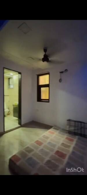 Room in 3 BHK Builder Floor at Pitampura – for Rent