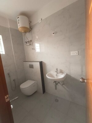 Bathroom in 1 BHK Builder Floor at Hsr Layout Sector 2 – for Rent