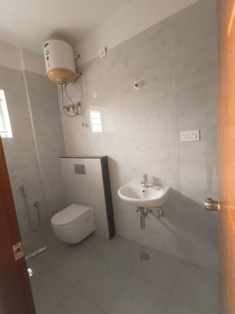 Bathroom, hsr layout sector 2 1 Bedroom 800 Sq.Ft. Builder Floor In Hsr Layout Sector 2 Bangalore 10313407